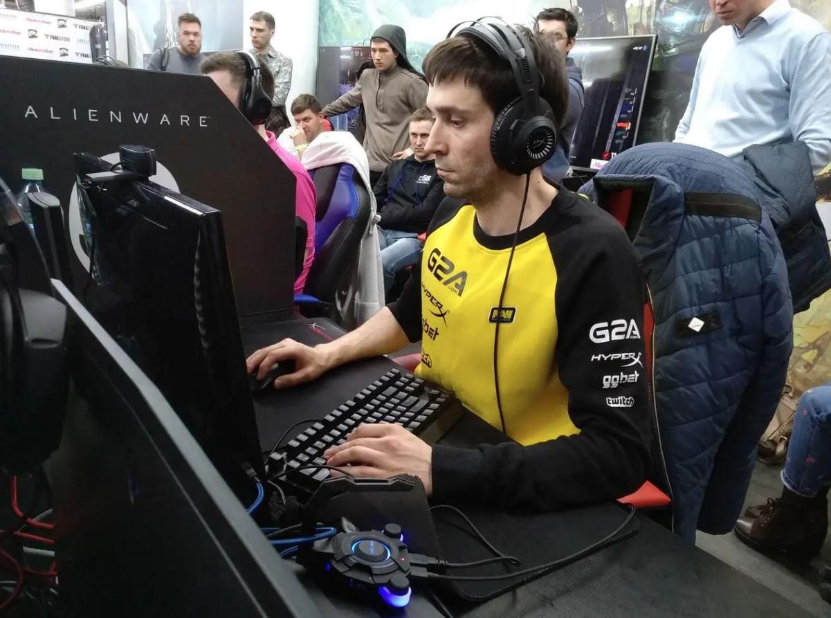 The Strategic Minds Who Build Champions in Esports