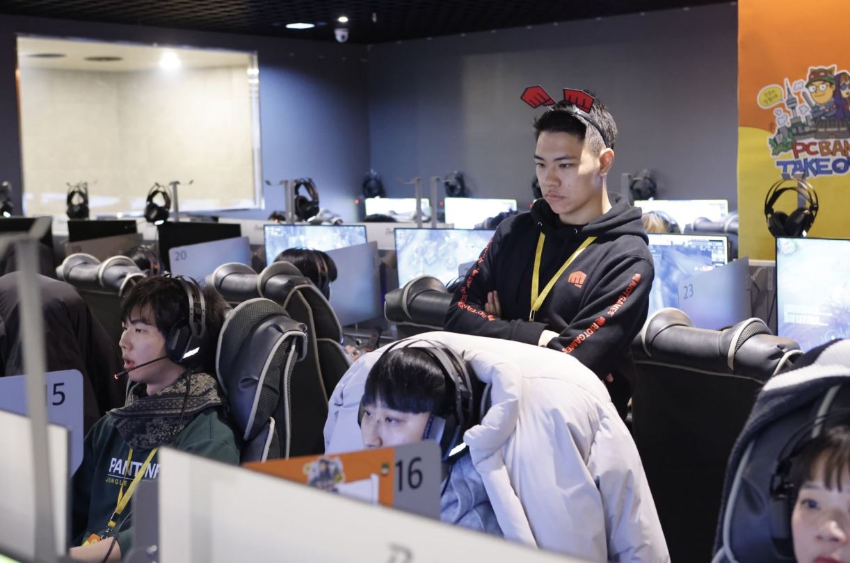 Inside the Complex Network That Shapes Esports Careers